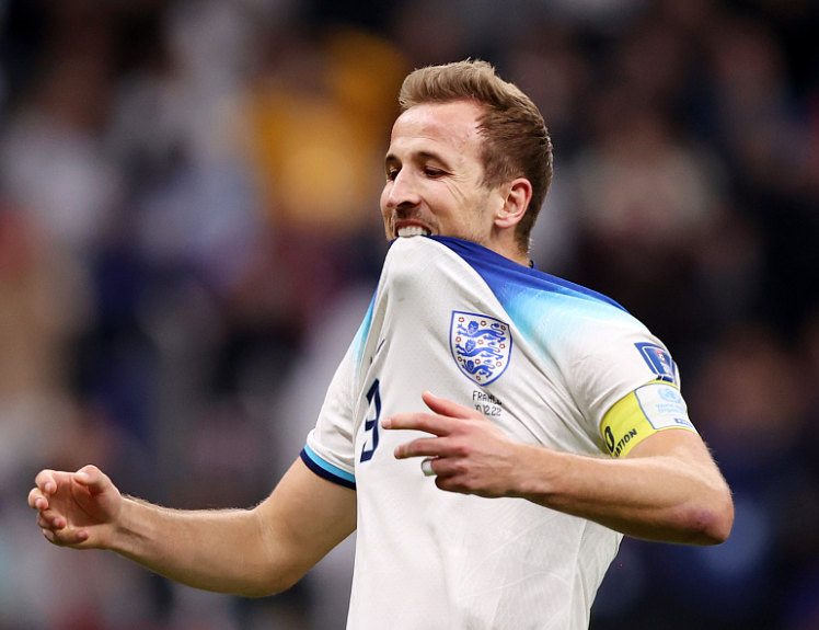 拜仁锋线调整策略：弃杰克逊，寻凯恩替补新星