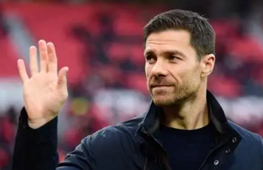 皇马更衣室矛盾凸显，阿隆索下课背后暗流涌动