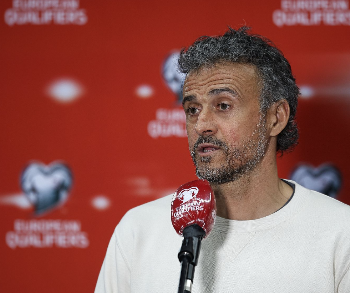 恩里克与曼联传闻：巴黎坚守立场背后的考量